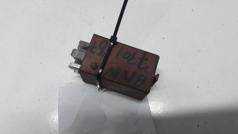 1384732 Przekaznik  BMW E38 CRASH-ALARM