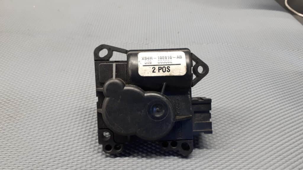 XS4H-19E616-AB silniczek nagrzewczy Ford Focus