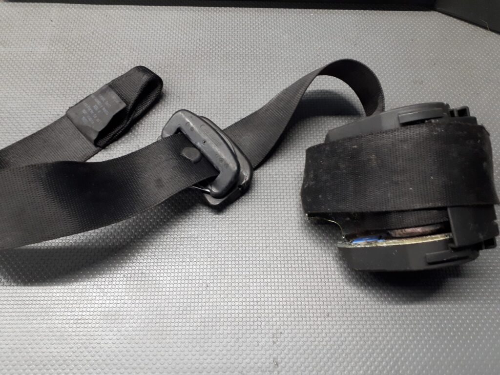 7064753 pas lewy przod bmw e46
