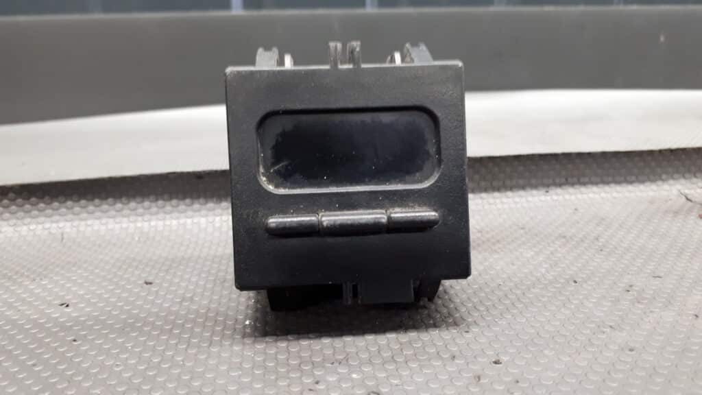 7700421037 wyswietlacz radio Clio 01R 16V G