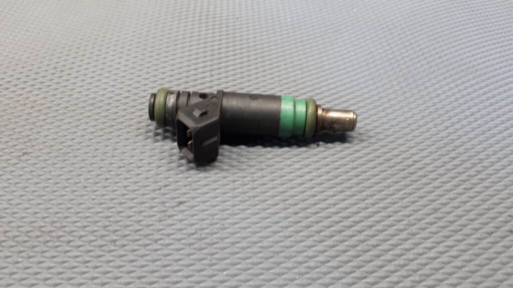 98MF-BA9F593 Wtrysk wtryskiwacz Ford Focus MK1