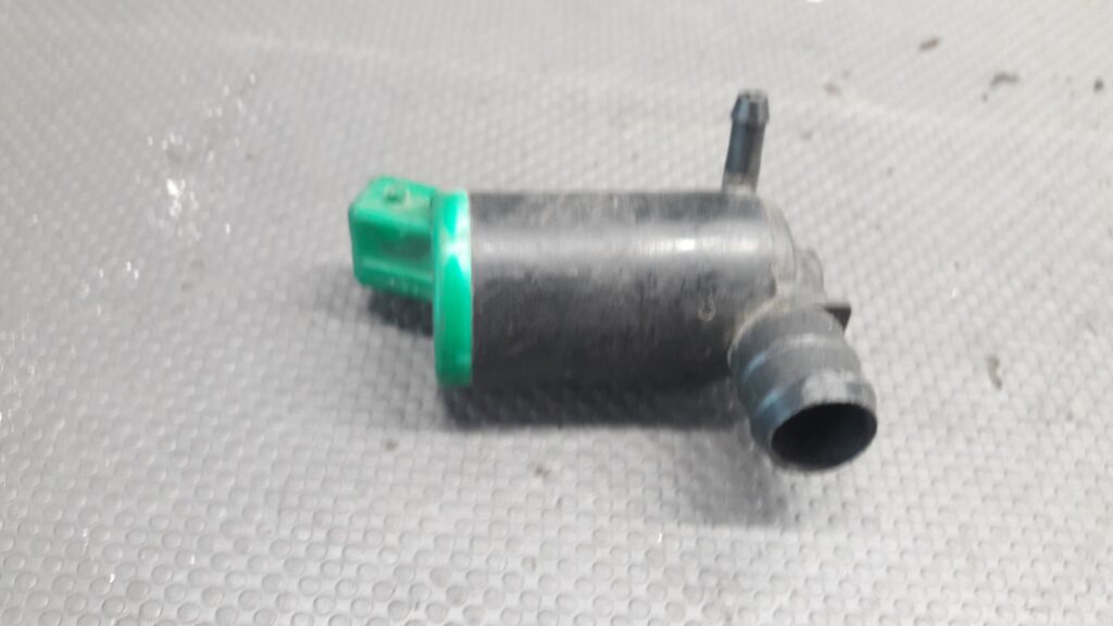 pompka spryskiwaczy tyl nissan micara k11