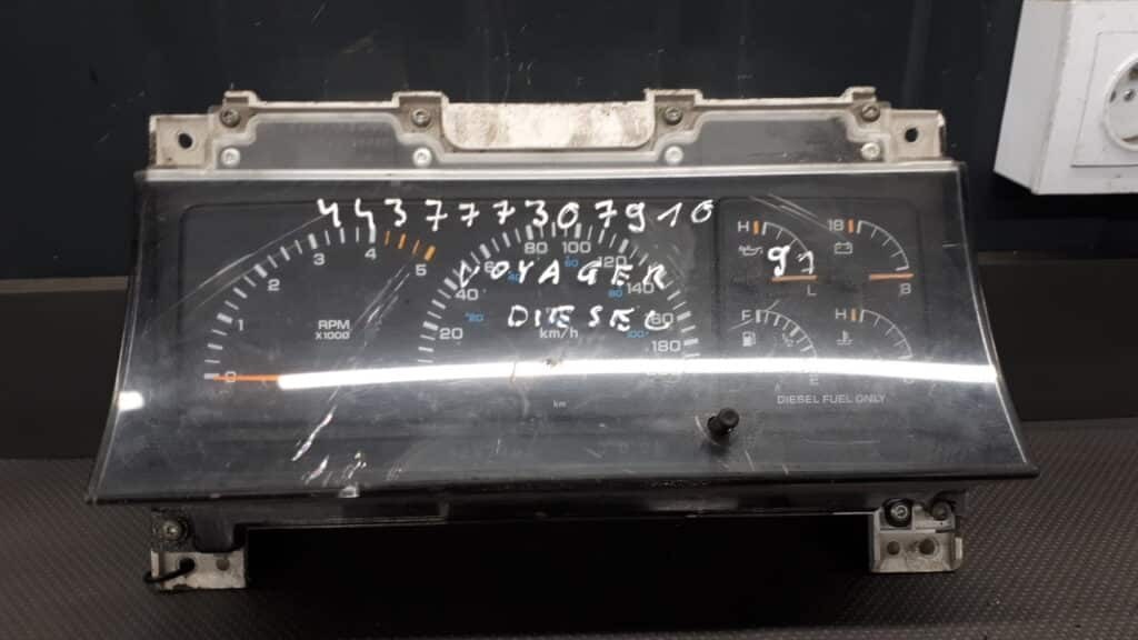 4437782 Licznik chrysler voyager II 2.5