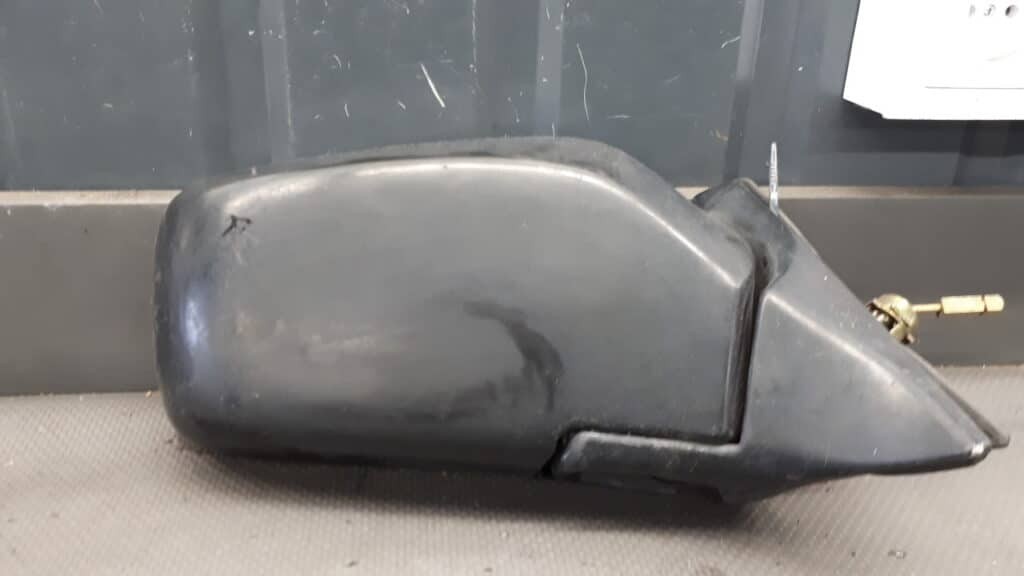2589 lusterko prawe  manualne czarne VOLVO 240 88R