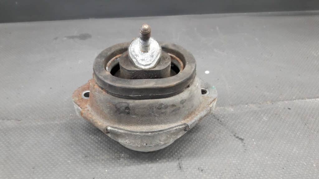 675843001 Poduszka silnika BMW X5 E53 3,0