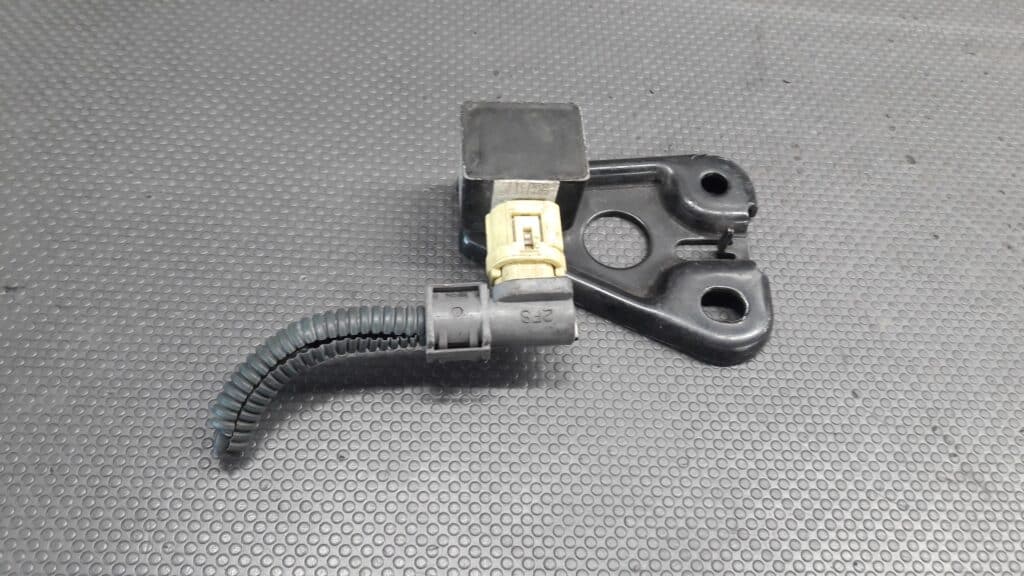 8917352040 sensor uderzania prawy toyota yaris I I
