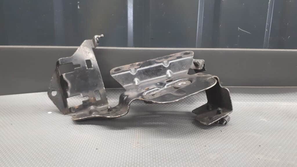 03G131133D Uchwyt mocowanie zaworu AUDI VW