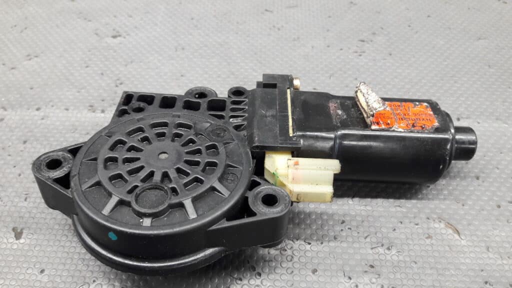 83460-2E000 Silniczek szyby prawy tyl Hyundai Tucson I