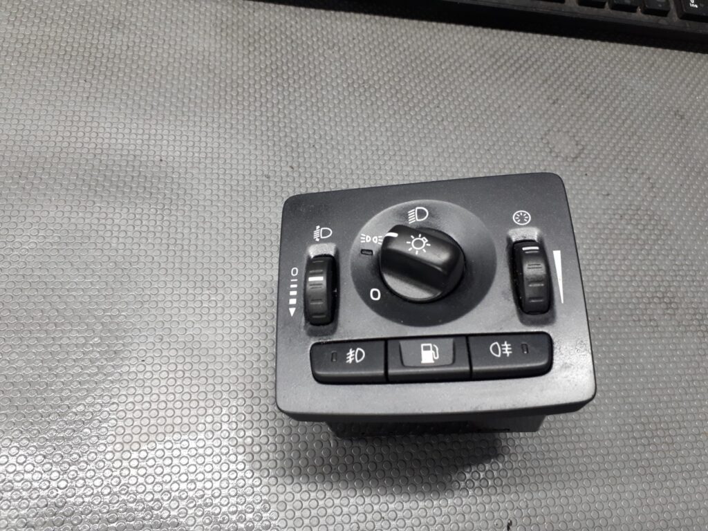 30739300 wlacznik swiatel volvo c30 2010r