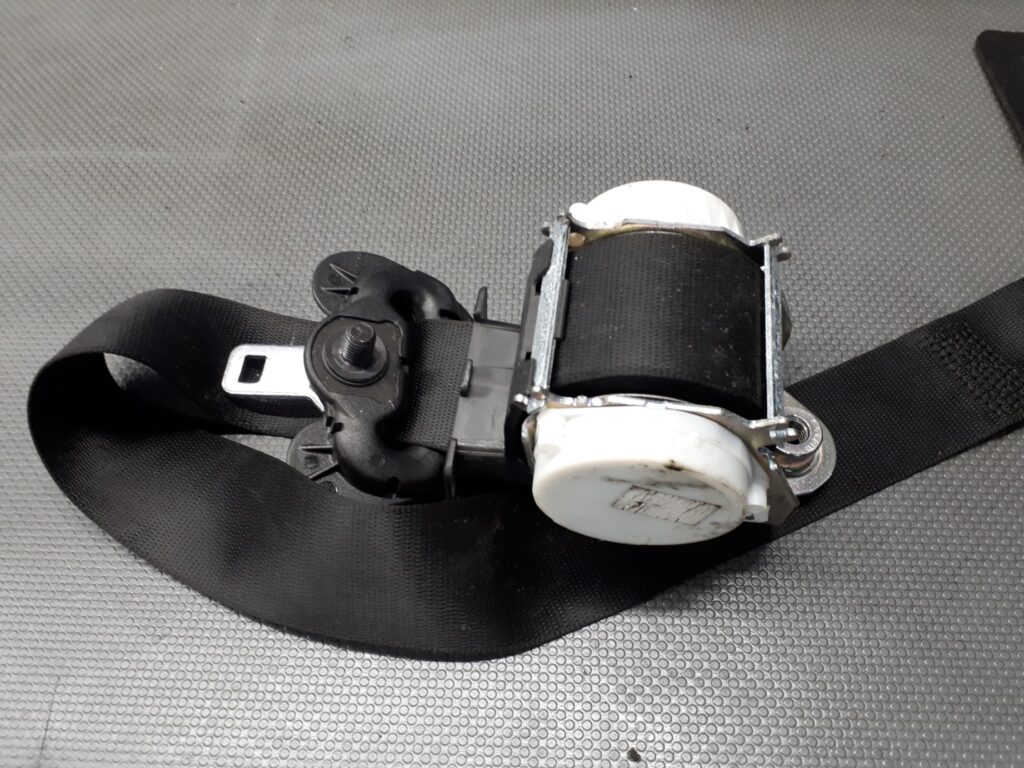 34003268 pas prawy przod BMW 1 E81 10R
