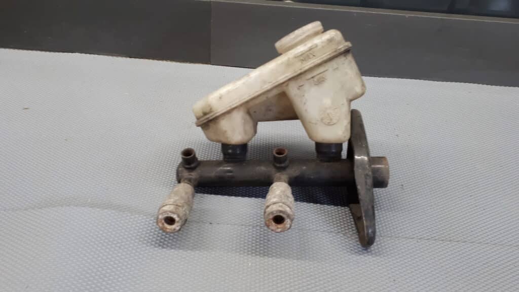 74470810 pompa hamulcowa  FORD FIESTA III