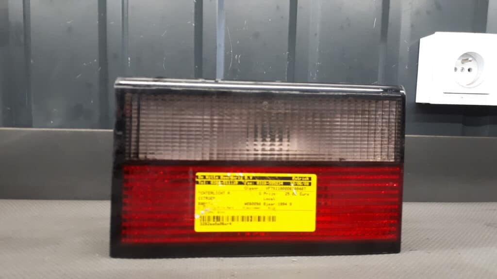 Lampa klapy prawy tyl CITROEN XANTIA I HB 98r