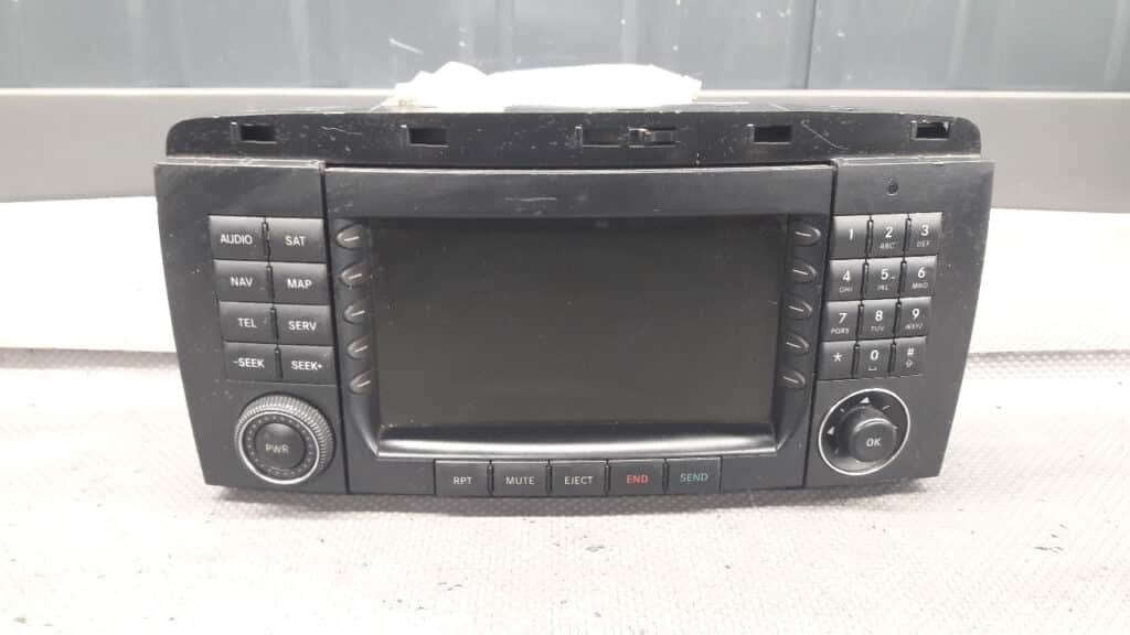 A2518201779 Radio MERCEDES NAVI R W251 500
