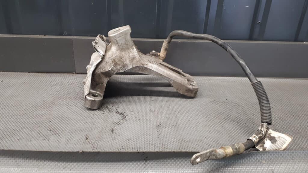 8K0199308AQ  lapa silnika  AUDI A4 B8 2.0TDI