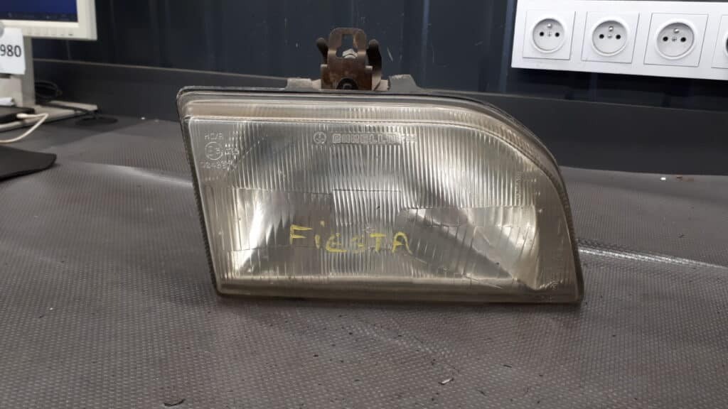 89fg13005a2a reflektor prawy ford fiesta mk3