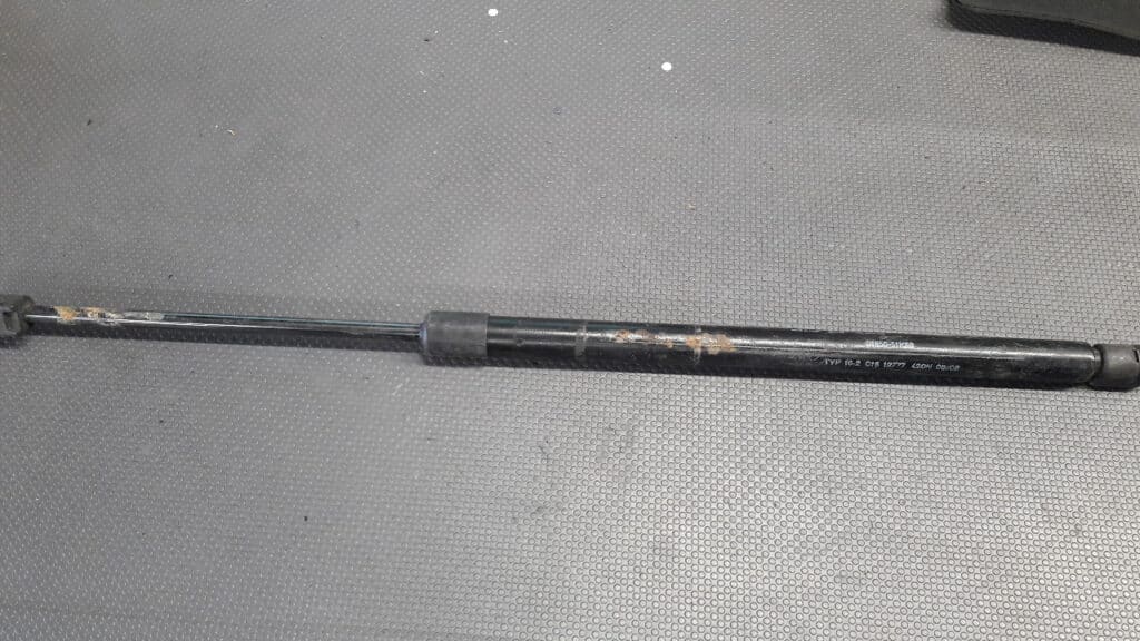 81850-51K00 Opel Astra H Kombi - siłowniki klapy