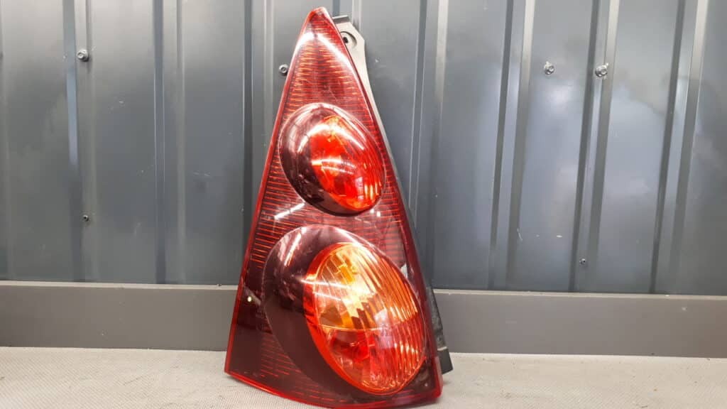 81560-0H090 lampa lewy tył  PEUGEOT 107