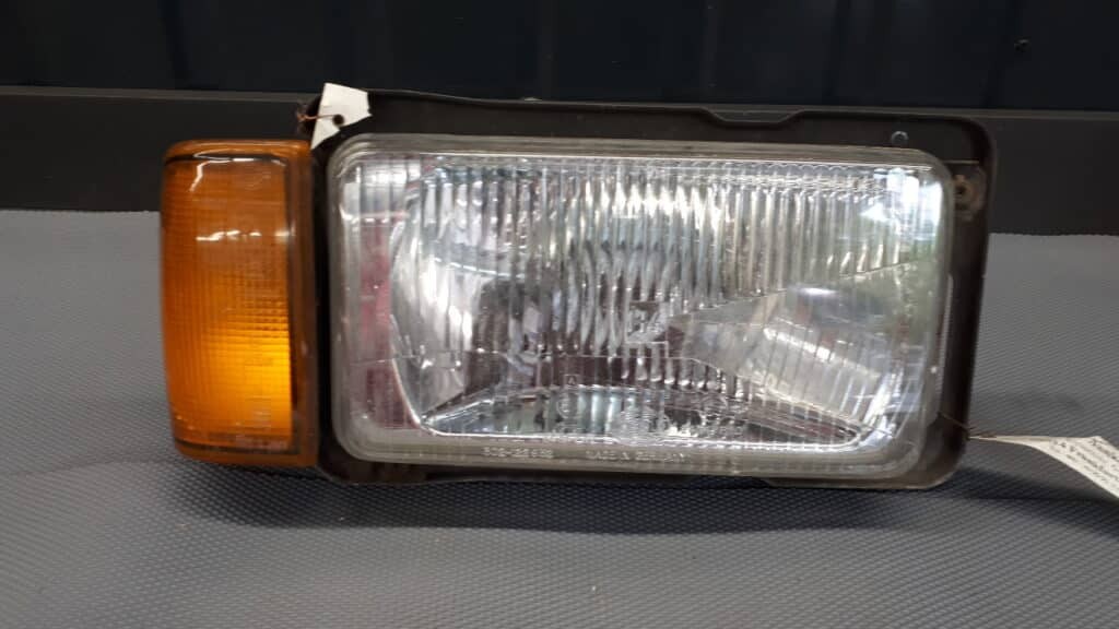 302-122932 reflektor prawy VW JETTA I 1981r HELLA