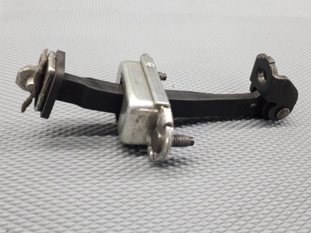 5S6AA27200 ogranicznik drzwi lewy tyl ford fusion