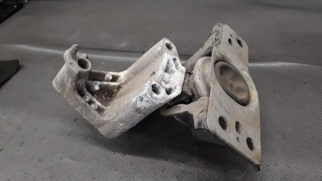 8200298492 lapa poduszka silnika renault clio III