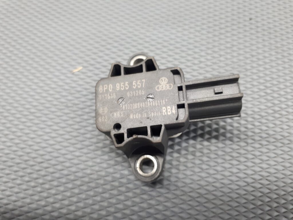 8P0955557 czyjnik uderzenia AUDI A4 B7 A3 8P