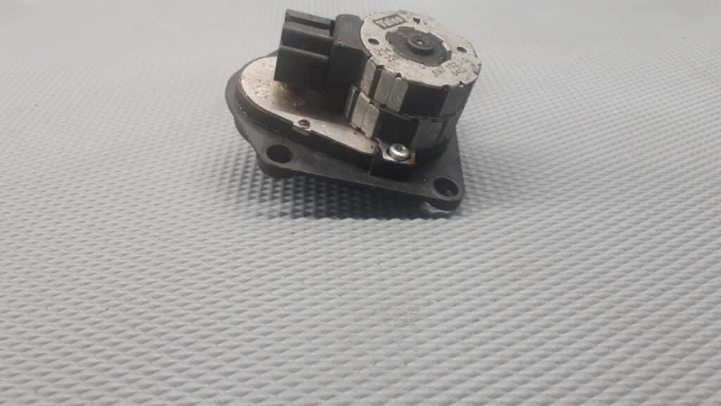 657102JD silniczek nagrzewnicy opel vectra b 6pin