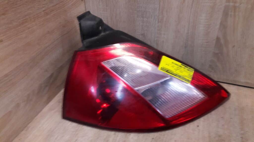 8200073236B lampa lewy tyl Renault Megane II HB