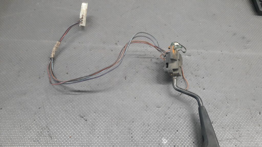 1372681 przelacznik wycieraczek BMW E30 316i 90r K
