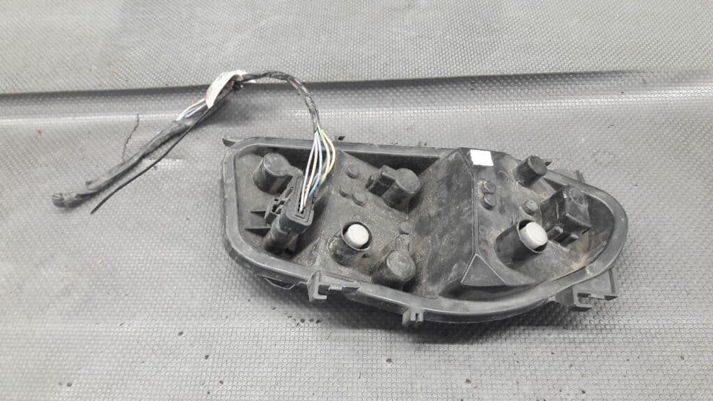 89035086 wklad lampy prawy tyl RENAULT CLIO 5D 07R