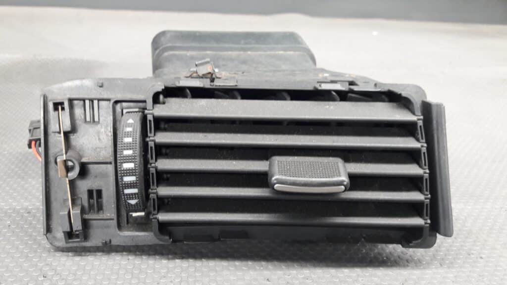 4B1820902 kratka nawiewu prawa Audi A6 C5