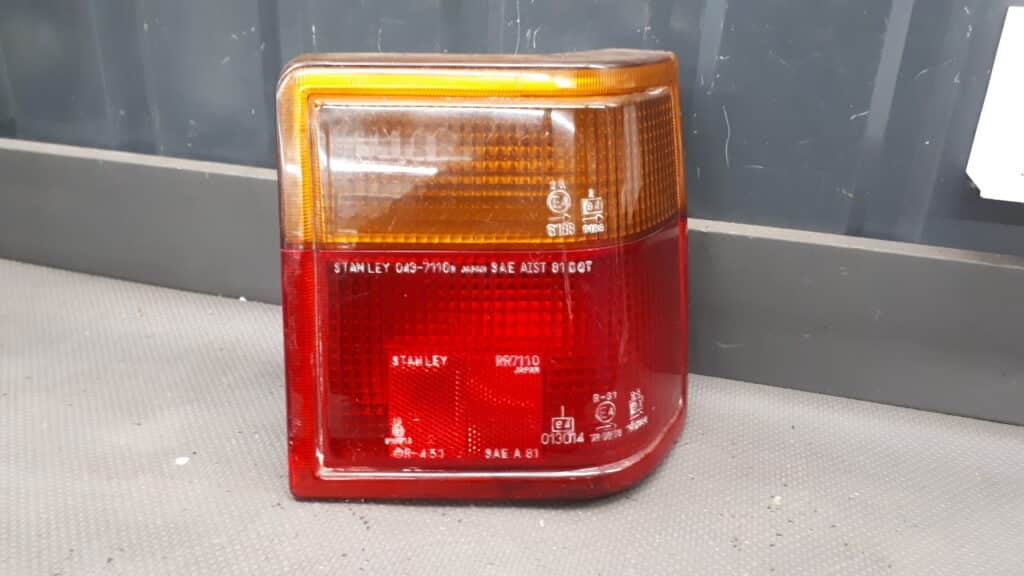 Lampa Prawy Tyl MITSUBISHI SPACE WAGON