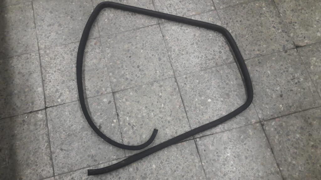 uszczelka karoseryjna prawy tyl Mercedes W202 kombi