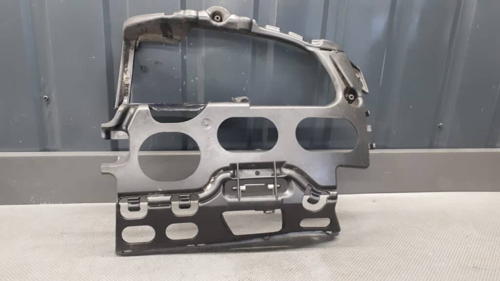 7178070 ślizg zderzaka prawy przód BMW E60 LIFT