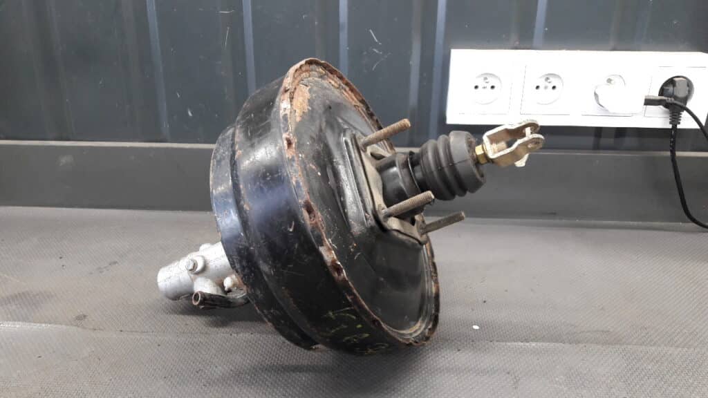 59110-3E000 Serwo hamulcowe Kia Sorento I 2,5