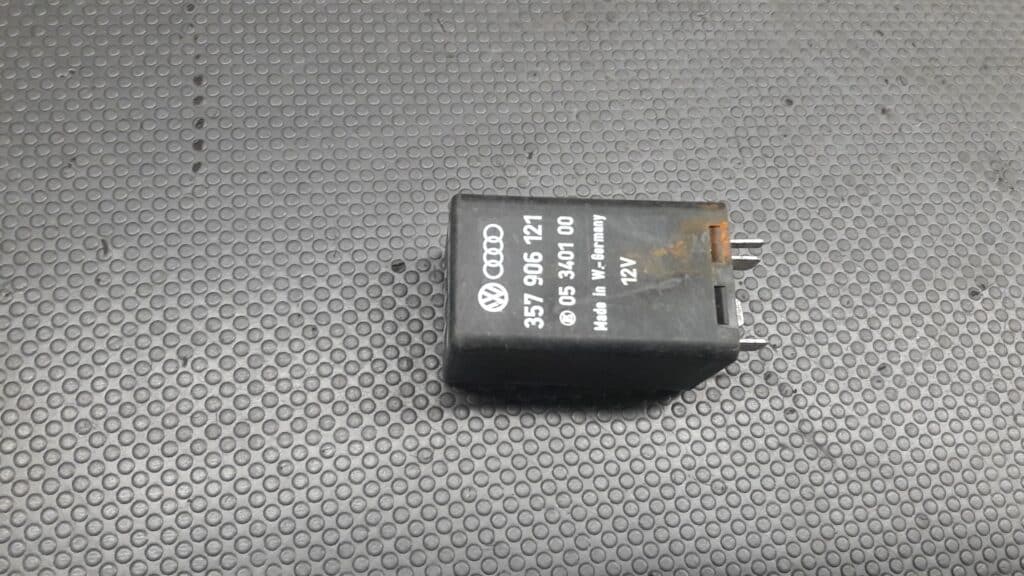 357906121 przekaznik vw passat b3