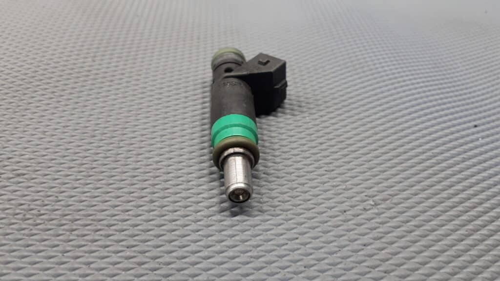 98MF-BB9F593 Wtryskiwacz ford fiesta mk6