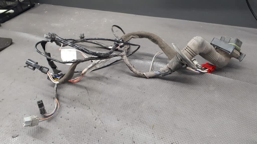 7700285494 wiazka drzwi prawy przod renault laguna I