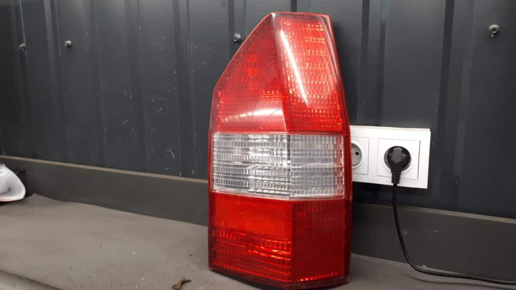 220-87262 lampa prawy tyl mitsubishi space wagon
