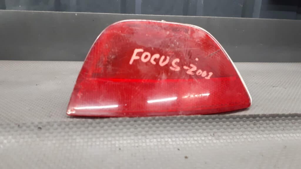 ys4x-15k273-a Lampa przeciwmgielna lewy tył Ford Focus MK1 01