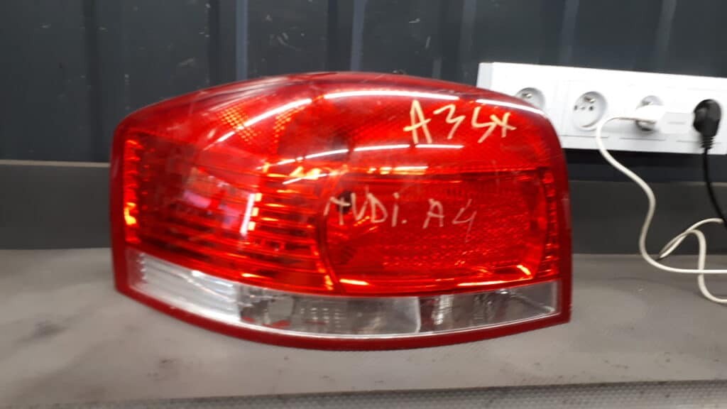 lampa lewy tyl audi a3 3D 05r