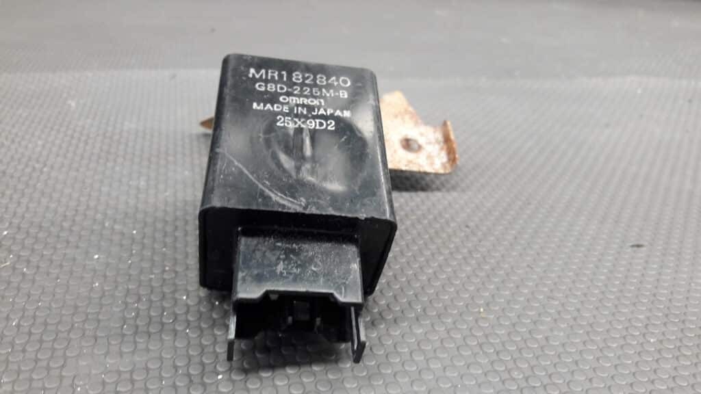MR182840 przkaznik mitshubishi galant I