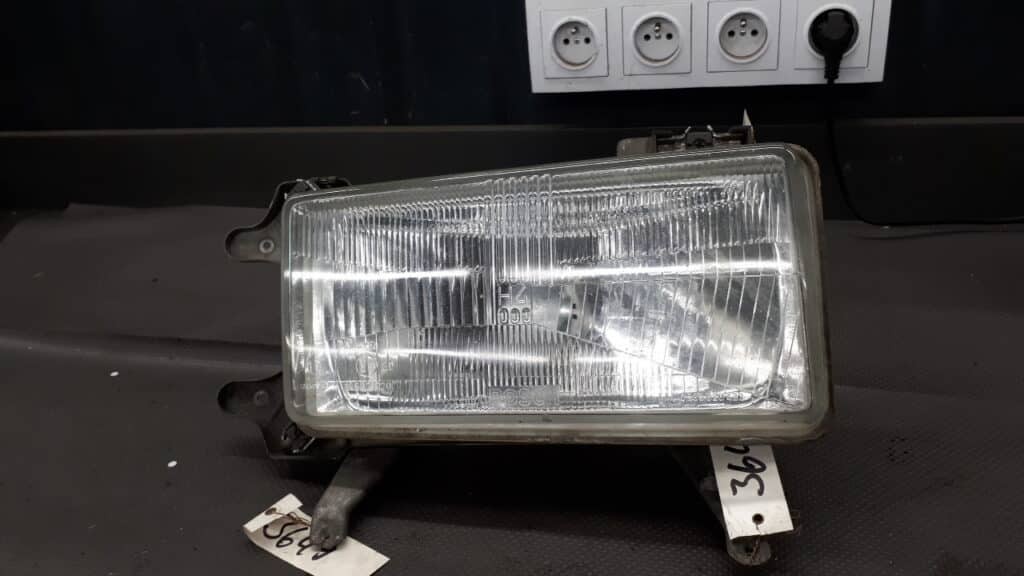 1305355932 reflektor prawy audi 80 84r bosch