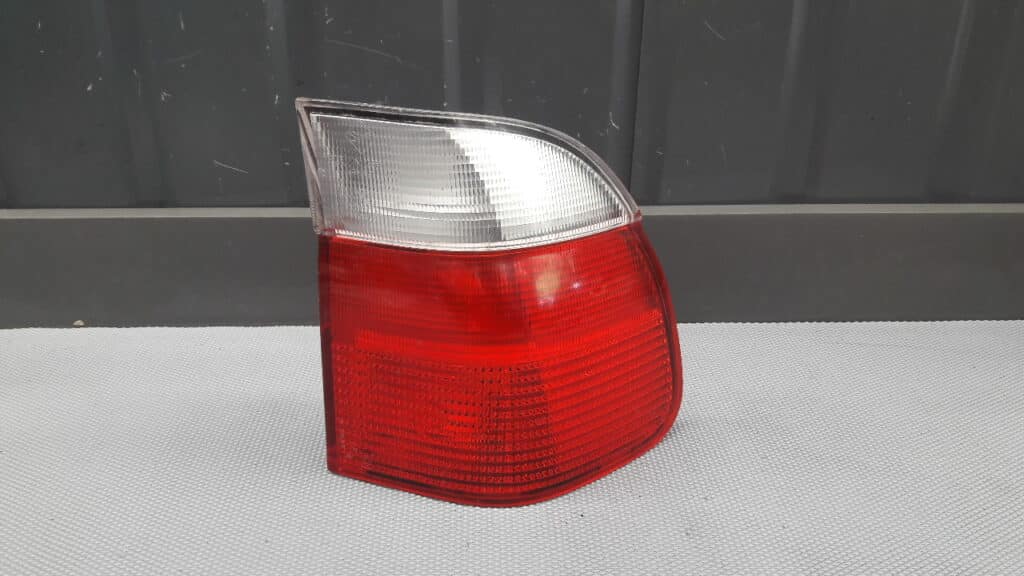 2496322 lampa prawy tyl bmw e39 kombi