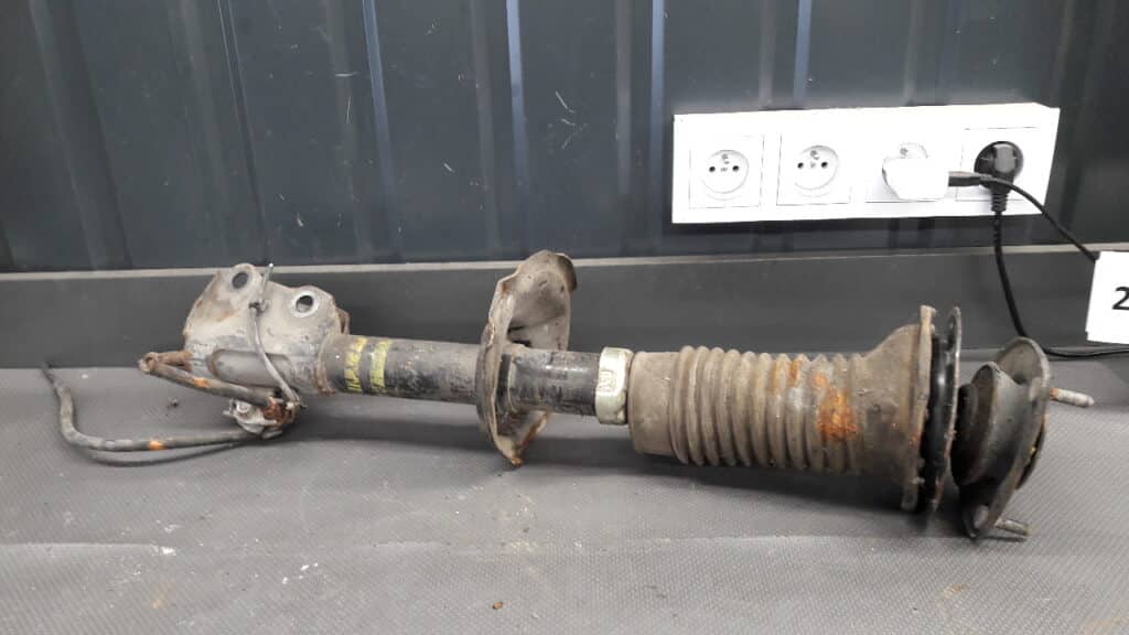 48510-52401 Amortyzator przód Toyota Yaris I