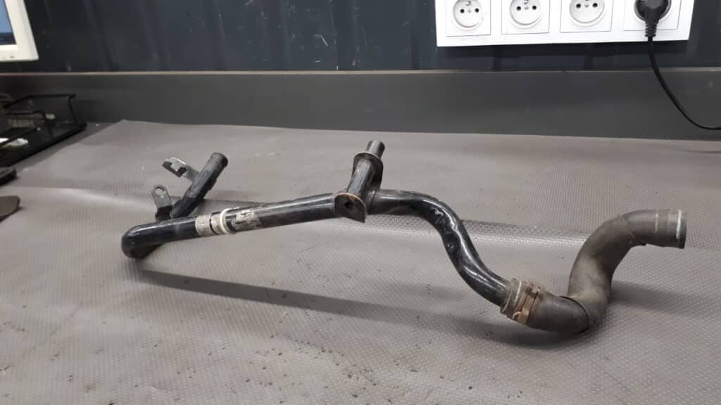 057103227g rura przewod wody audi a8 d3