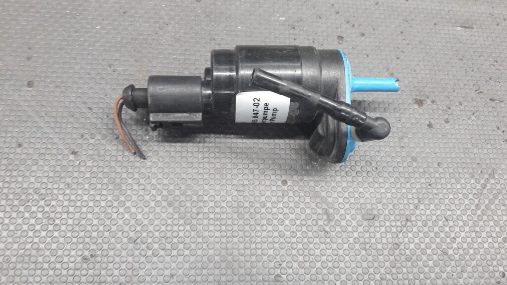 8TW006847-02 pompka do spryskiwaczy audi a3