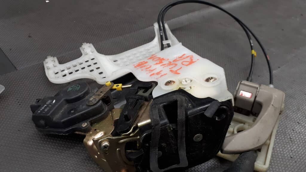 zamek drzwi prawy tyl hyundai tucson 5pin