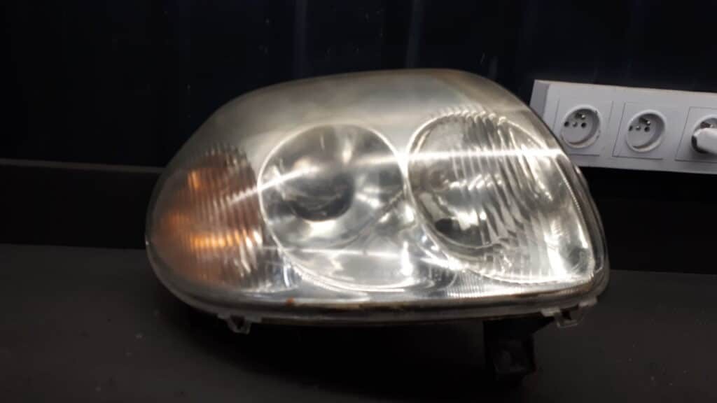 reflektor prawy renault clio II