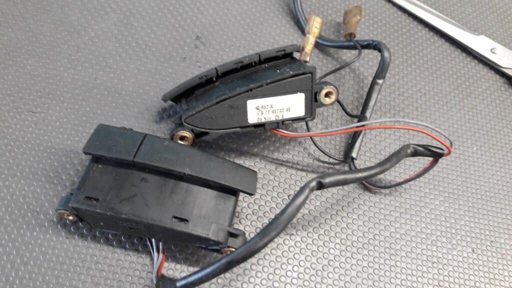 PRZELACZNIK KEIROWNICY MODEO MK3 06r 1S7T9E740AE