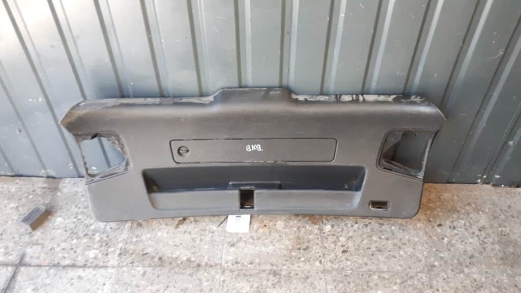 8k9867979 oslona klapy bagaznika audi a4 b8